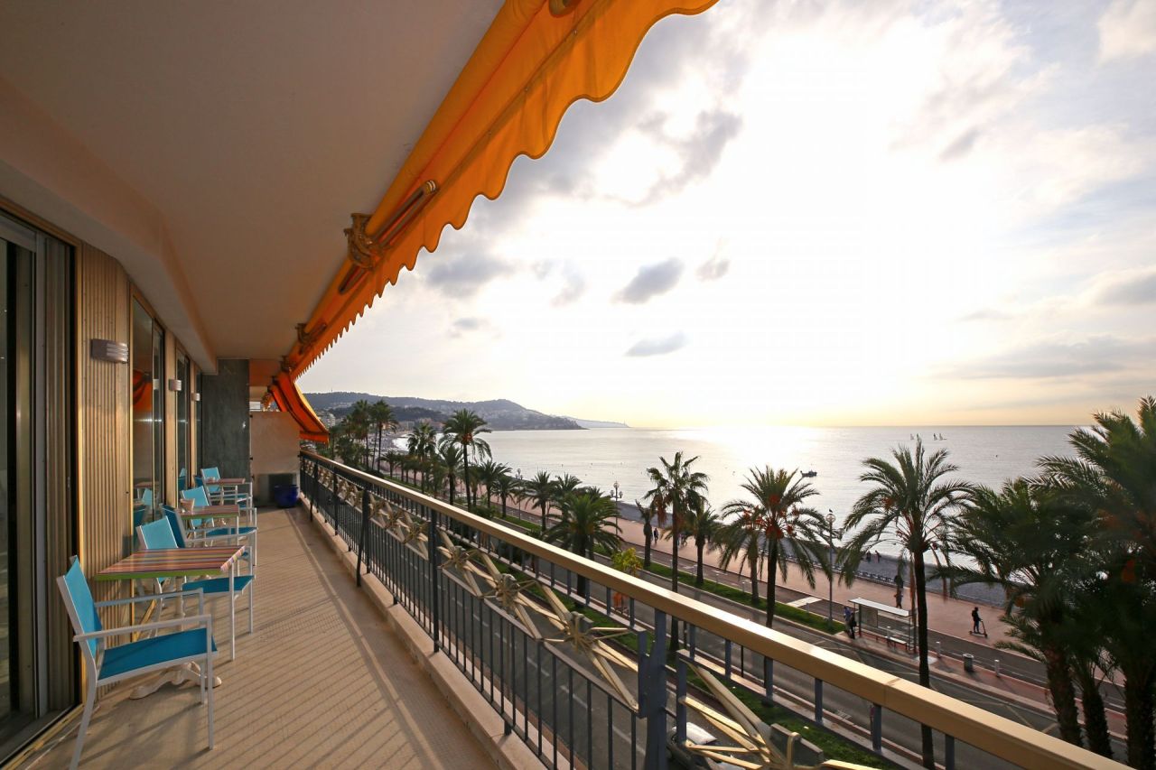 Apartment in Nice, France, 150 sq.m - picture 1