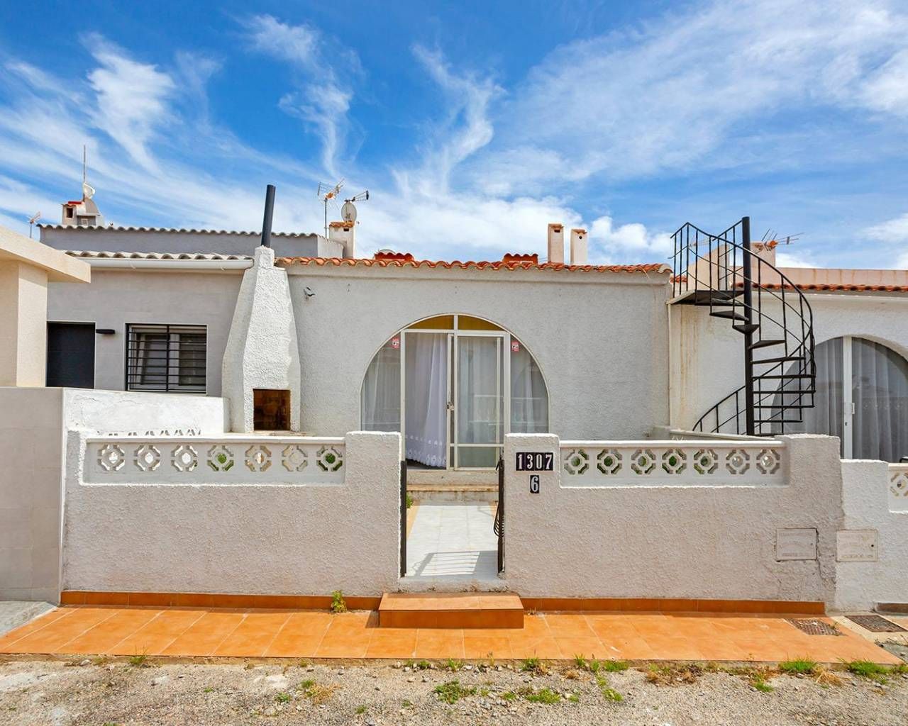 Bungalow in Torrevieja, Spain, 80 sq.m - picture 1