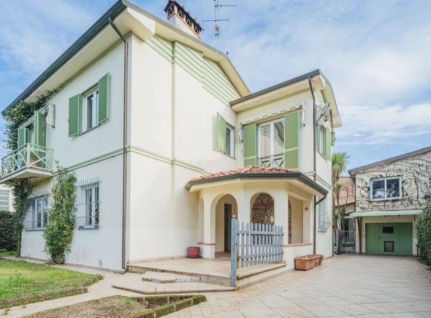 House in Viareggio, Italy, 190 sq.m - picture 1