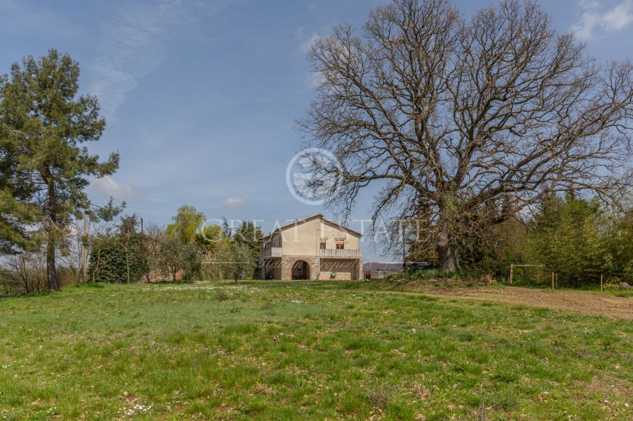 House in Montegabbione, Italy, 400.6 sq.m - picture 1