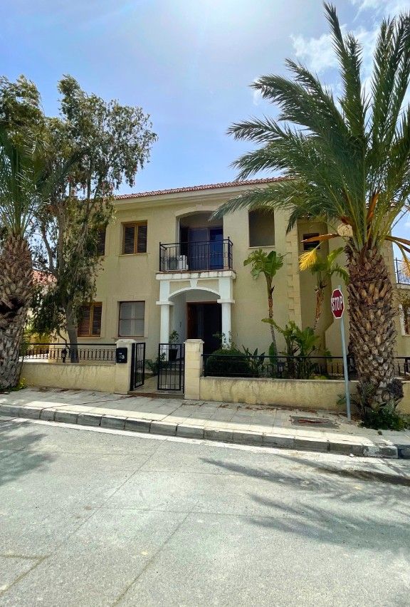Villa in Limassol, Cyprus, 450 sq.m - picture 1