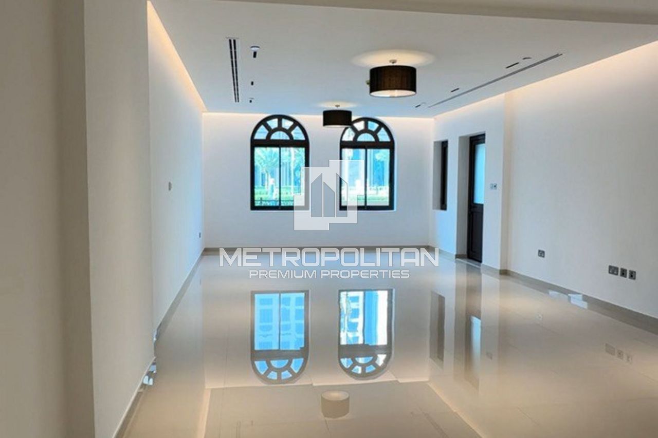 Casa adosada en Dubái, EAU, 345 m2 - imagen 1