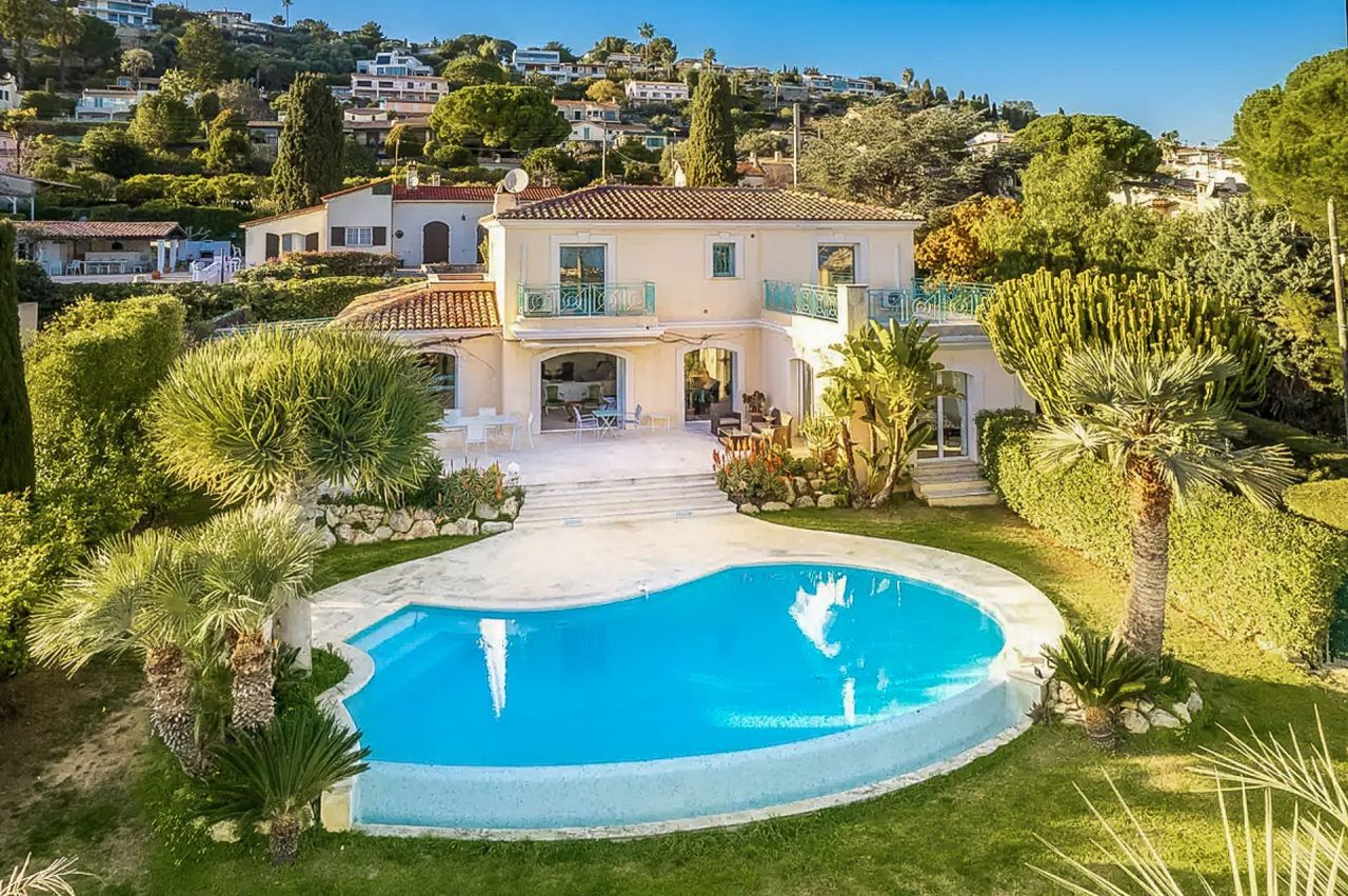 Villa in Golfe-Juan, Frankreich, 250 m2 - Foto 1