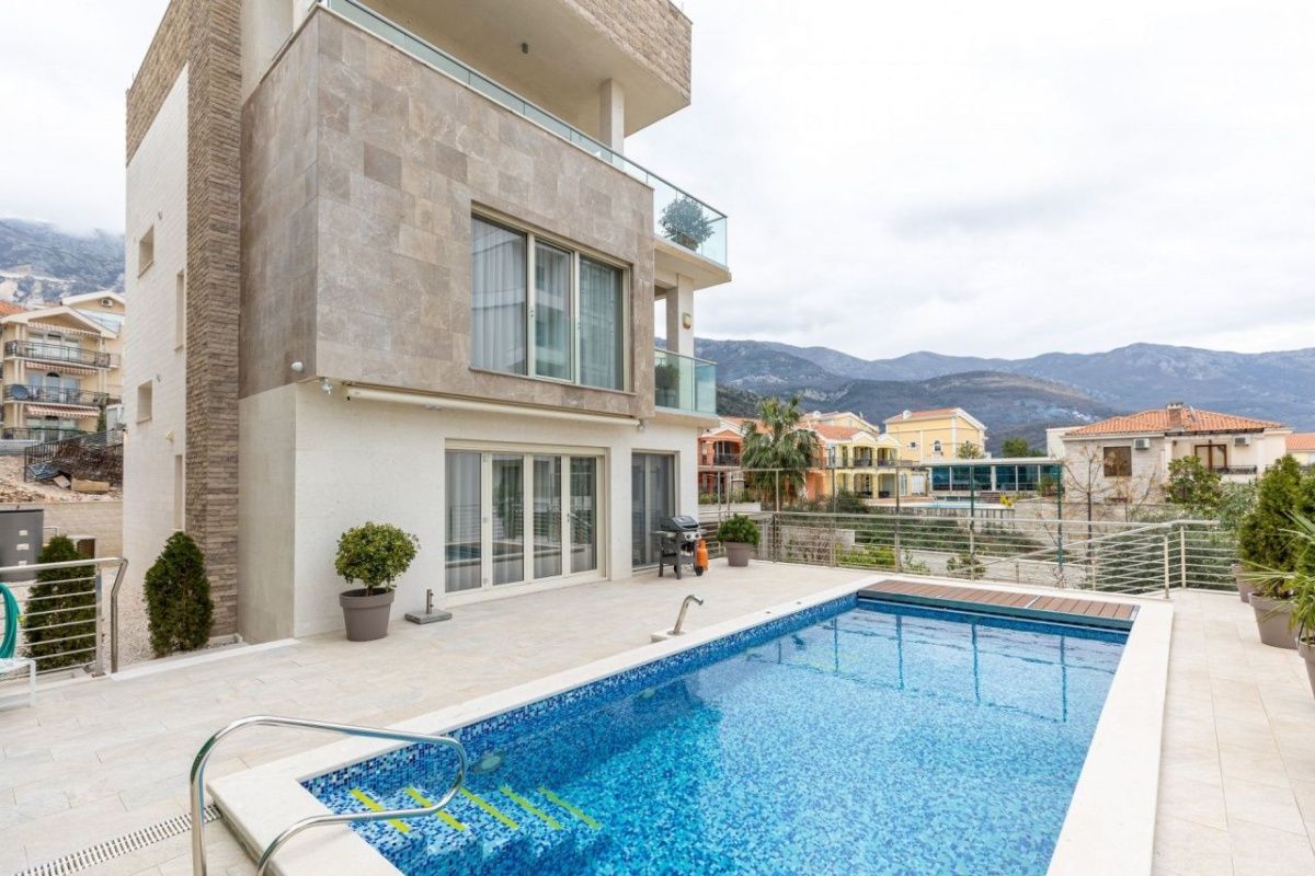 Casa en Becici, Montenegro, 400 m2 - imagen 1