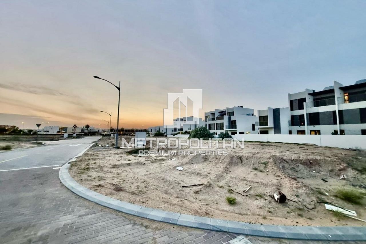 Grundstück in Dubai, VAE, 383 m2 - Foto 1