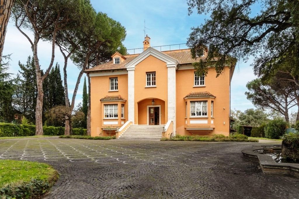 Villa in Rome, Italy, 2 050 sq.m - picture 1