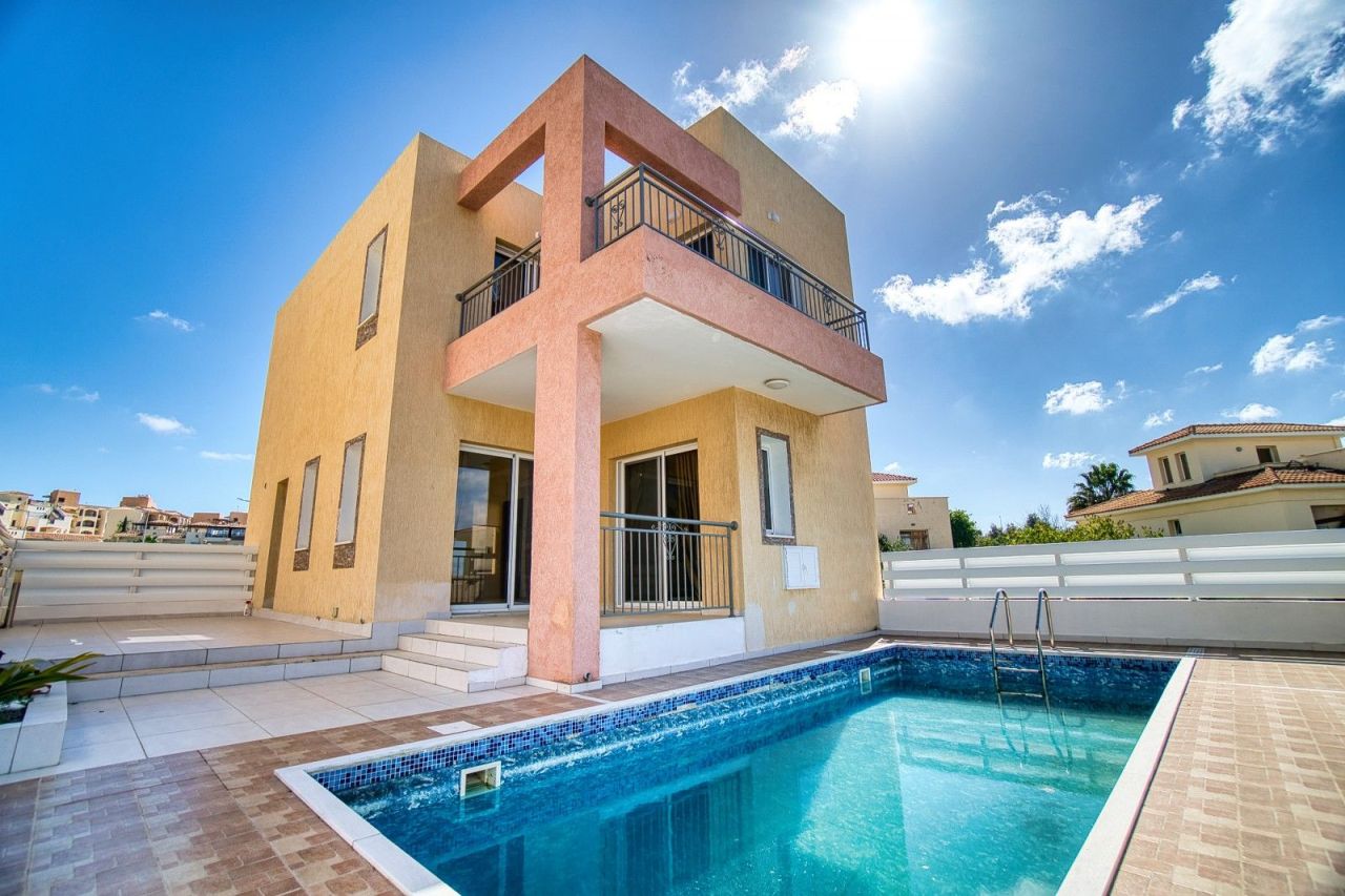 Villa in Paphos, Cyprus, 150 sq.m - picture 1
