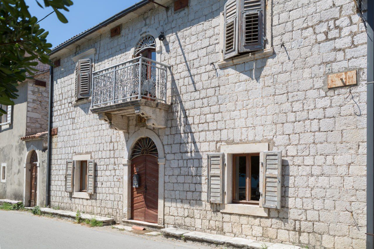 Villa in Kotor, Montenegro, 240 sq.m - picture 1