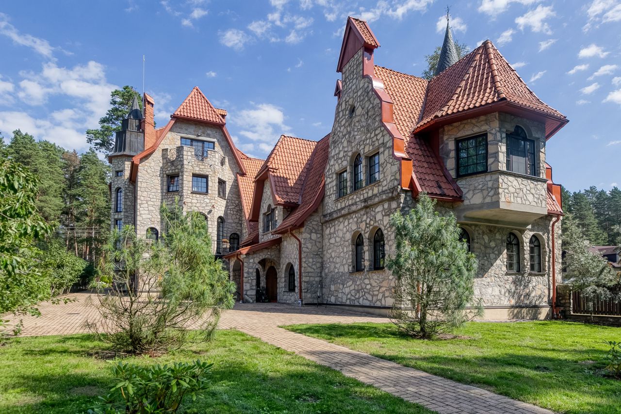 Villa in Garkalne Municipality, Latvia, 700 sq.m - picture 1