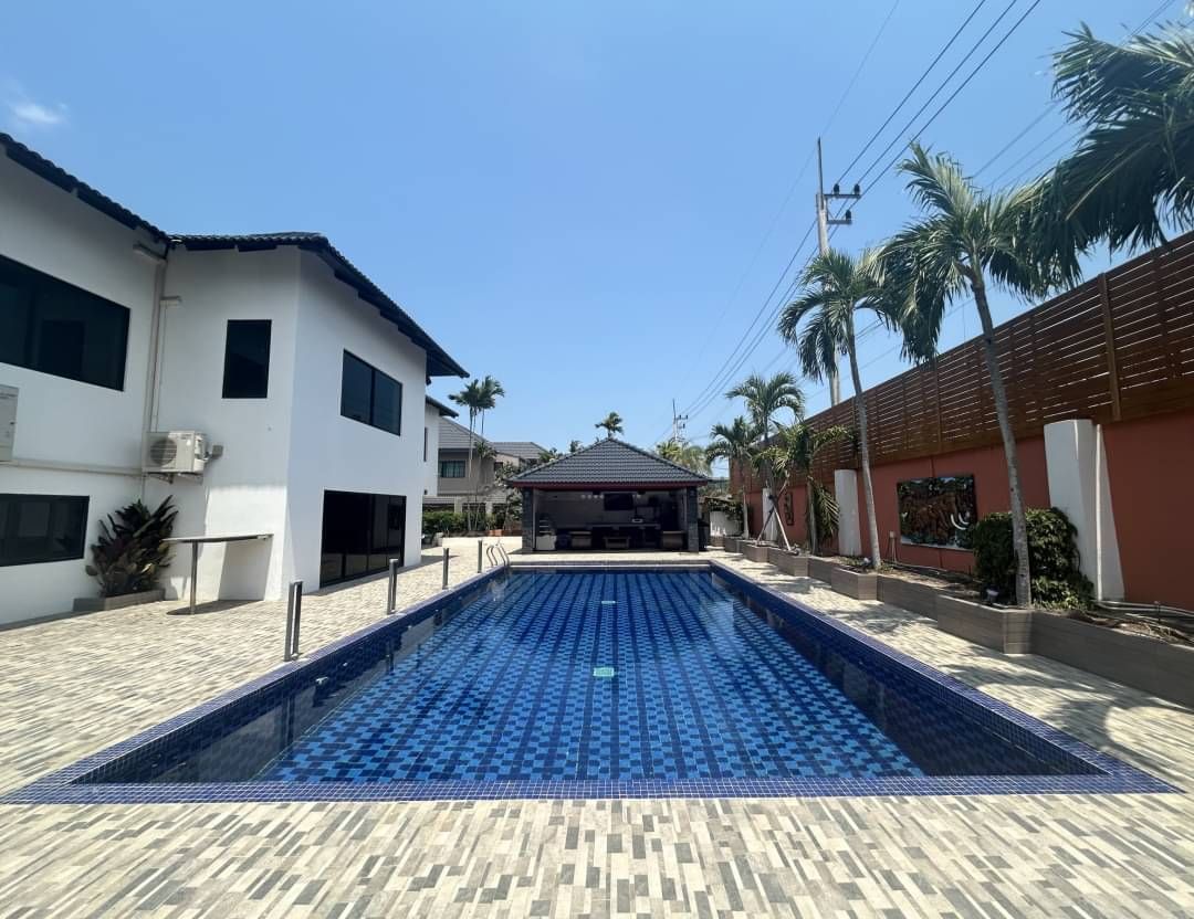 Villa in Pattaya, Thailand, 1 000 sq.m - picture 1