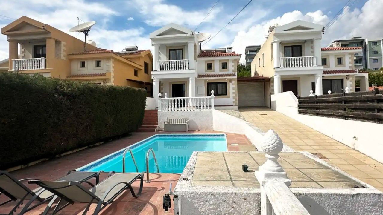 Villa in Limassol, Cyprus, 185 sq.m - picture 1