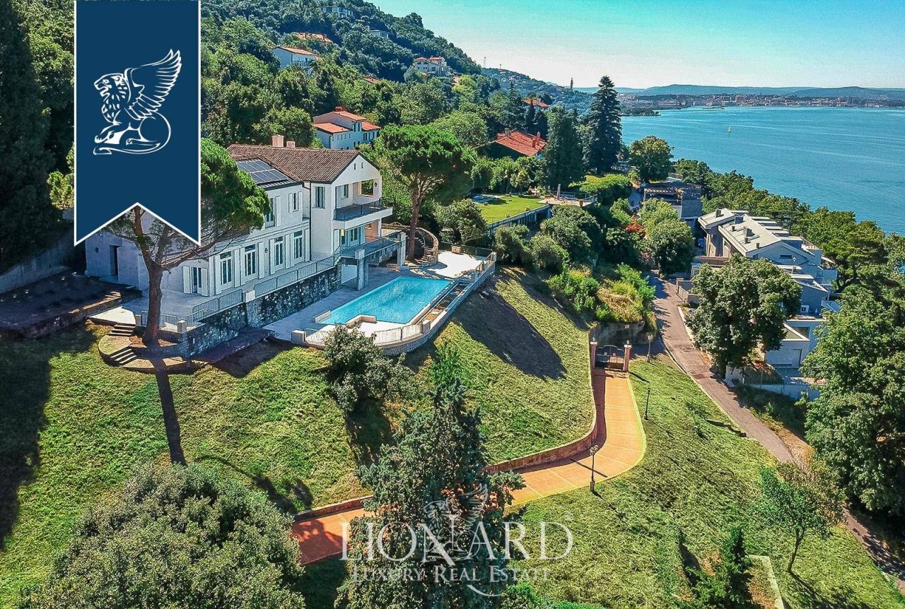 Villa in Trieste, Italy, 900 sq.m - picture 1