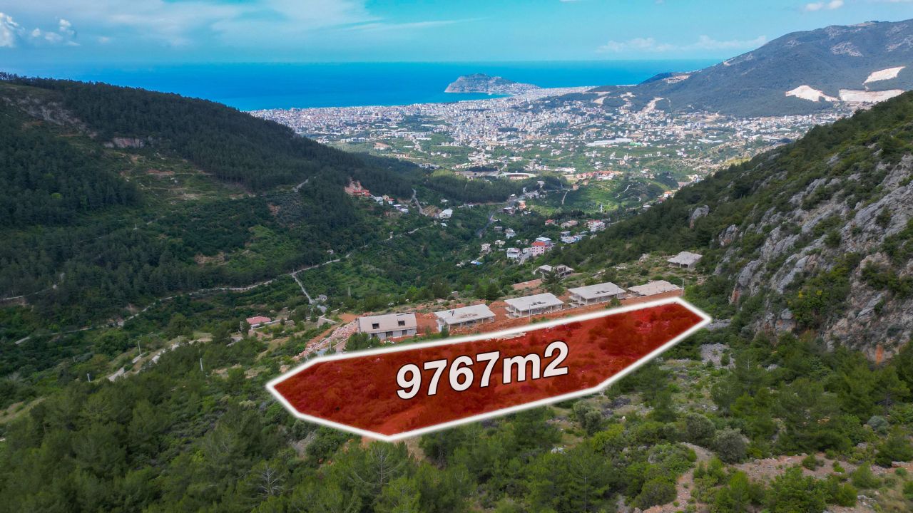Land in Alanya, Turkey, 9 767 sq.m - picture 1