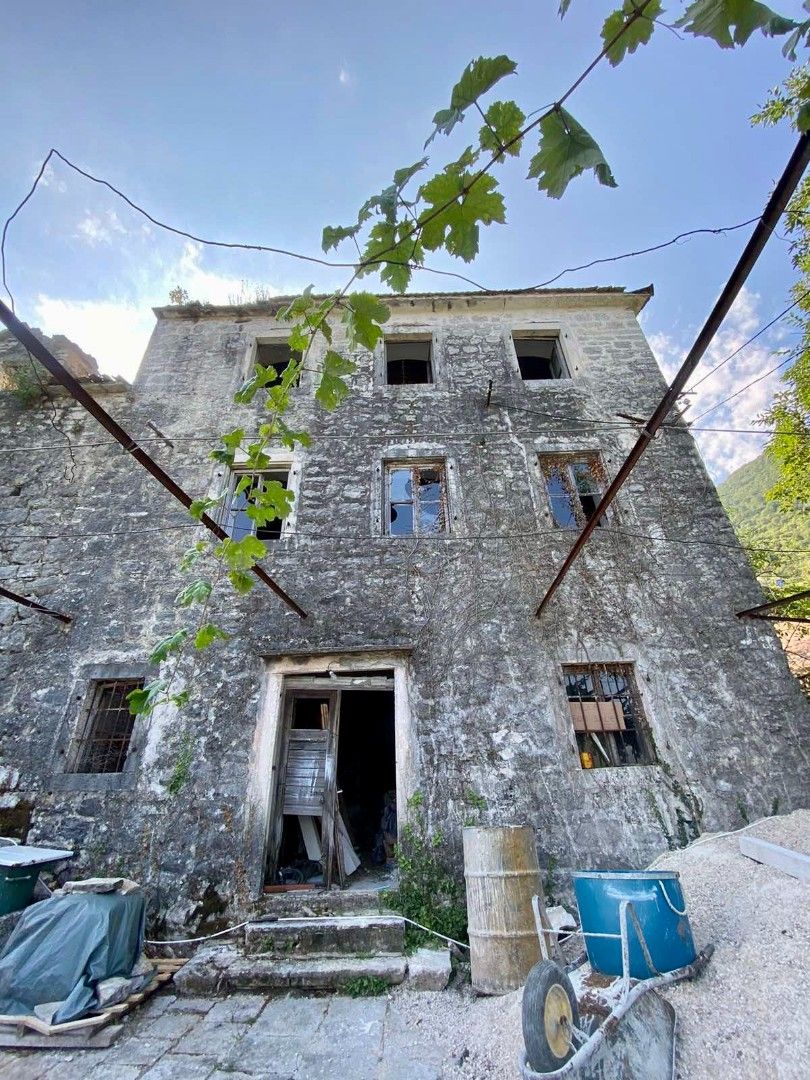 House in Stoliv, Montenegro, 180 sq.m - picture 1