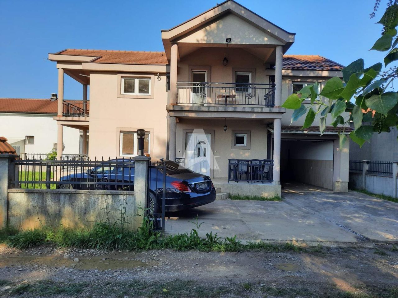 Haus in Podgorica, Montenegro, 165 m2 - Foto 1