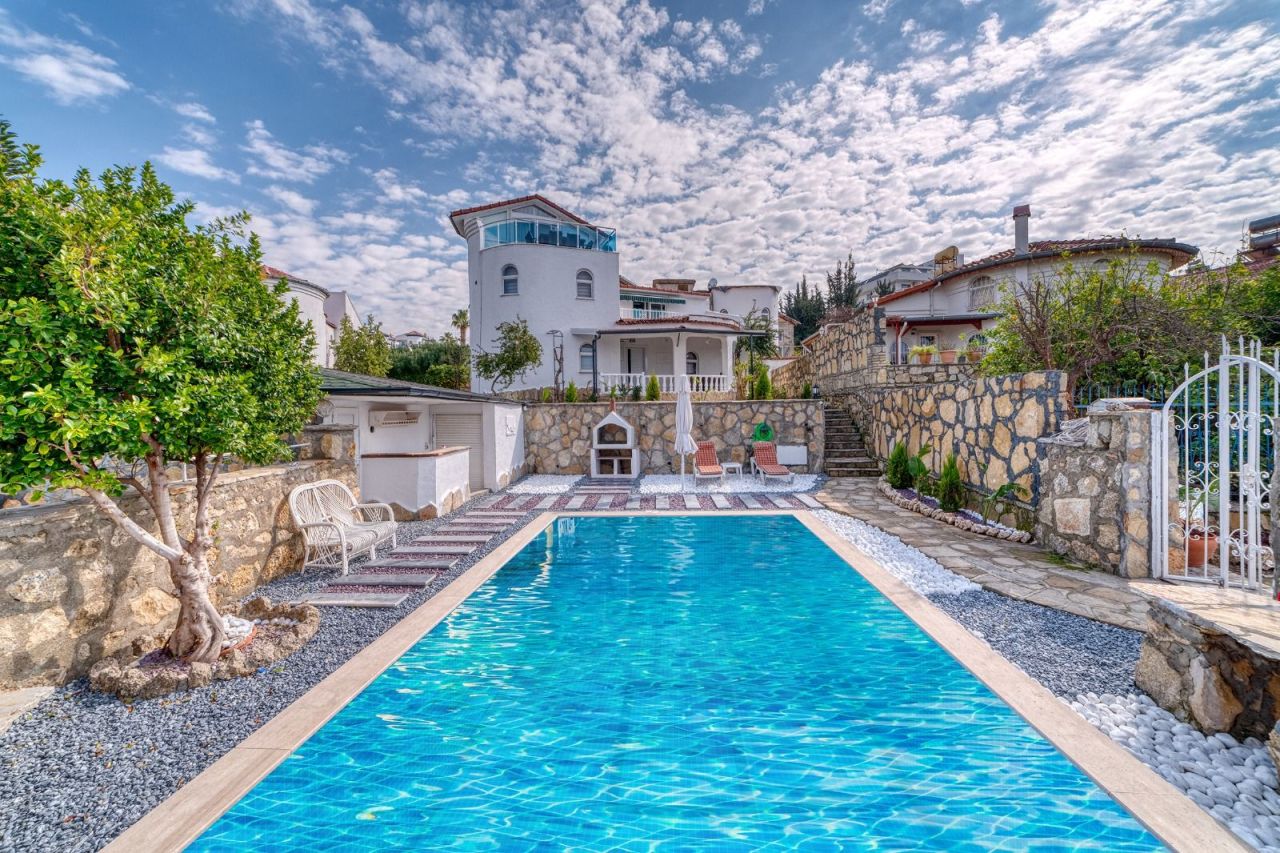 Villa in Alanya, Turkey, 220 sq.m - picture 1