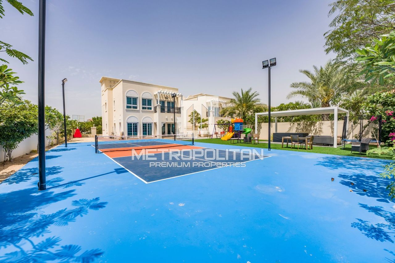 Villa in Dubai, UAE, 863 sq.m - picture 1