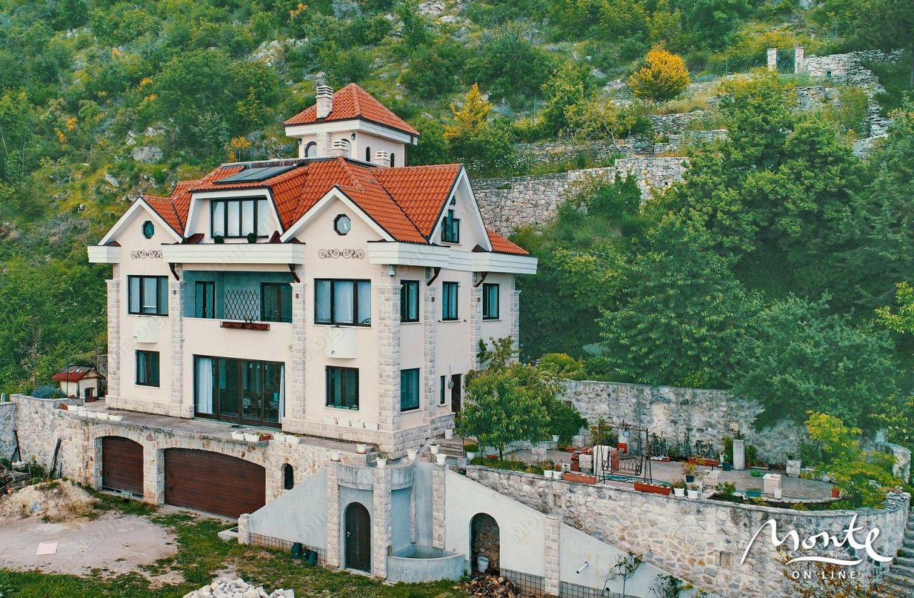 Manor in Budva, Montenegro, 392 sq.m - picture 1