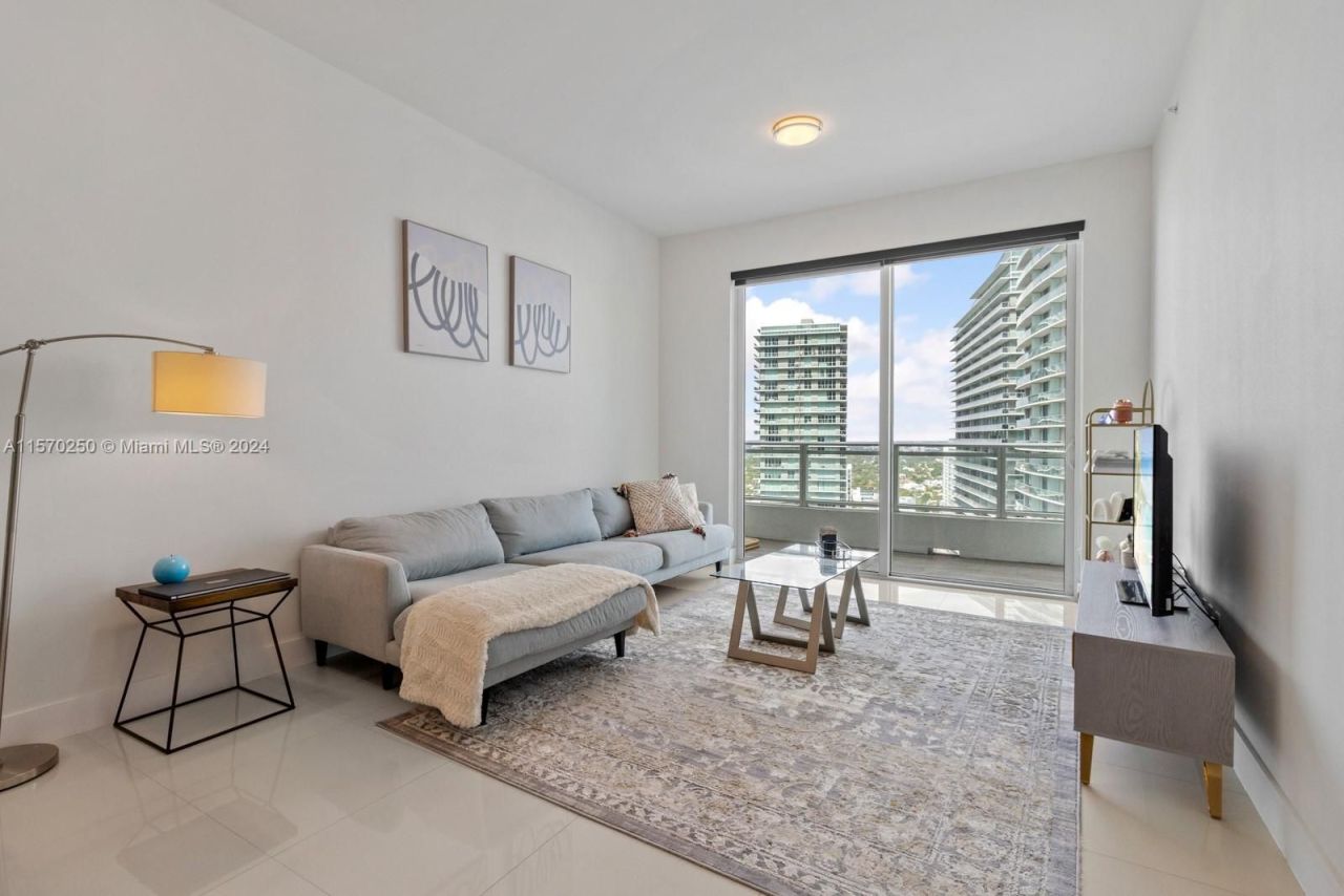 Appartement à Miami, États-Unis, 70 m2 - image 1