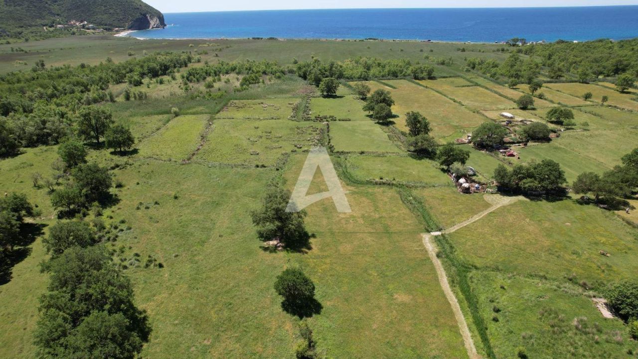 Land in Buljarica, Montenegro, 7 388 sq.m - picture 1