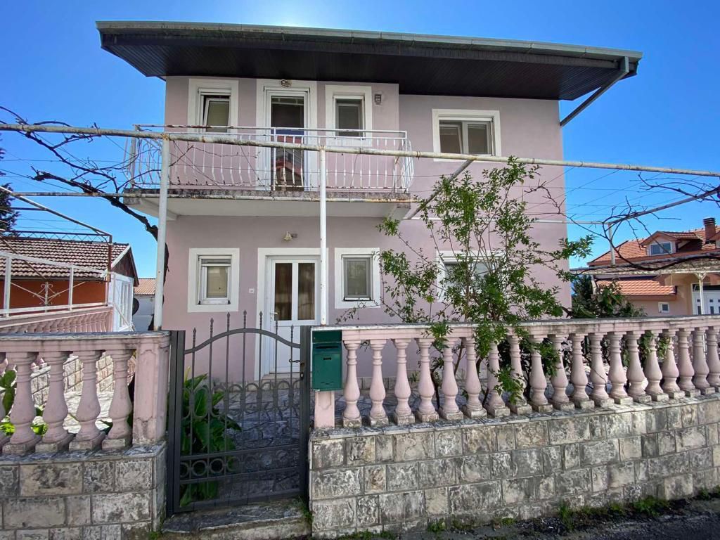 Haus in Tivat, Montenegro, 180 m2 - Foto 1