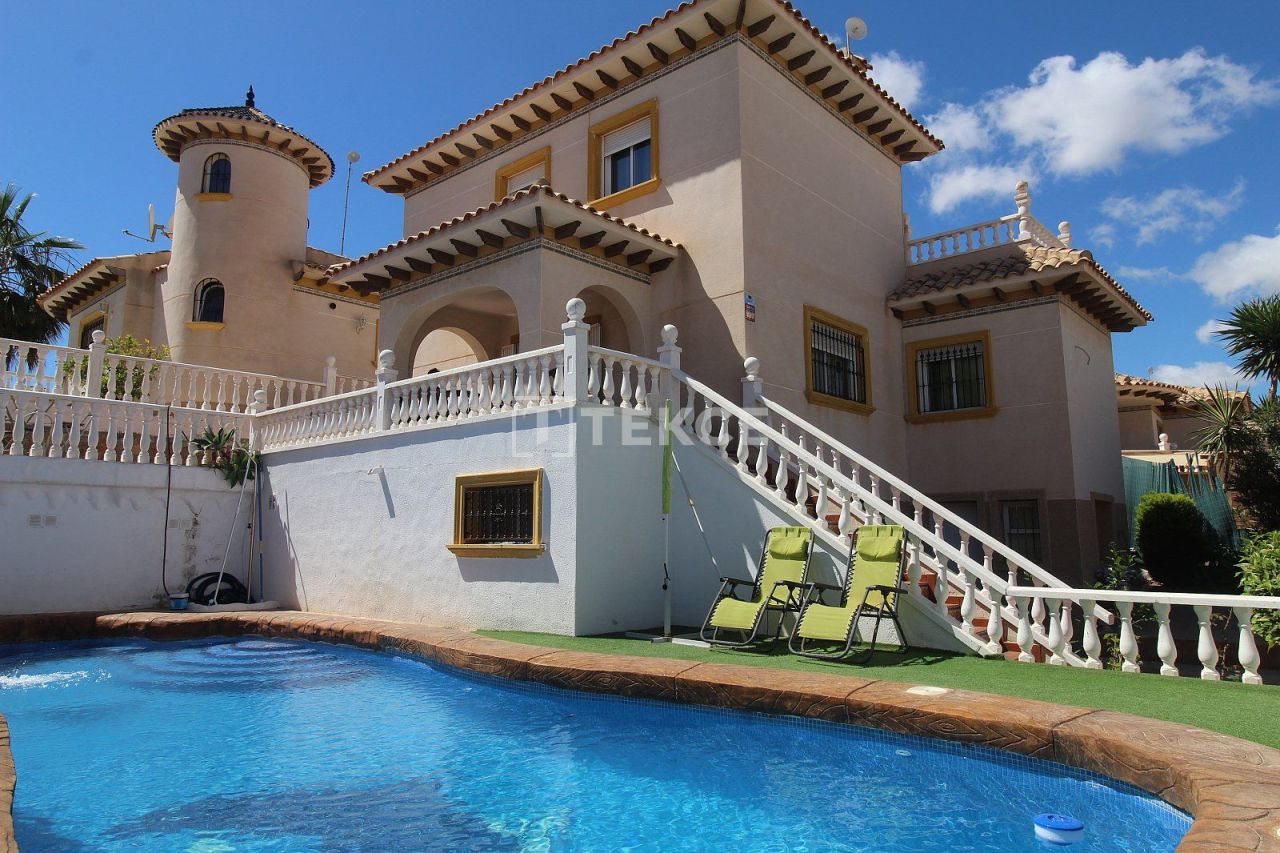 Villa in Orihuela, Spain, 190 sq.m - picture 1