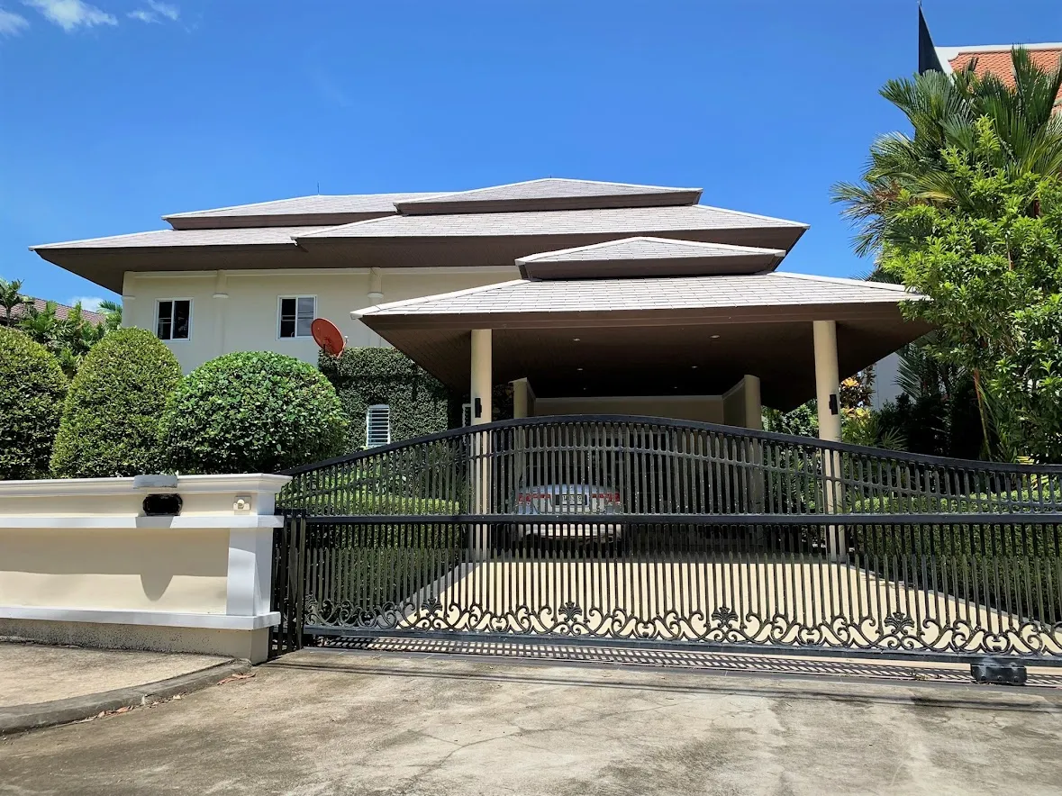 Villa in Phuket, Thailand - picture 1