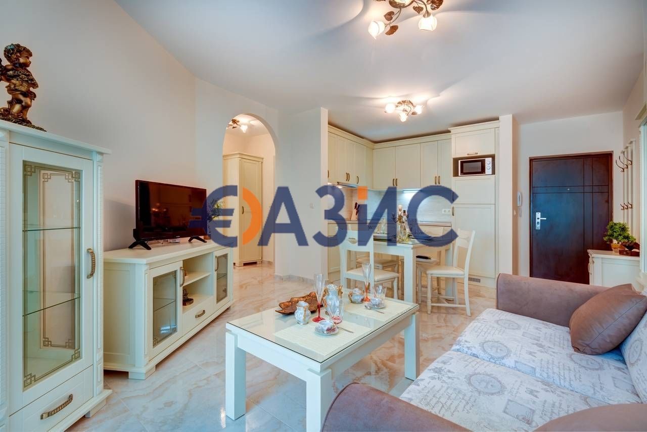 Apartment in Sveti Vlas, Bulgaria, 81.3 sq.m - picture 1