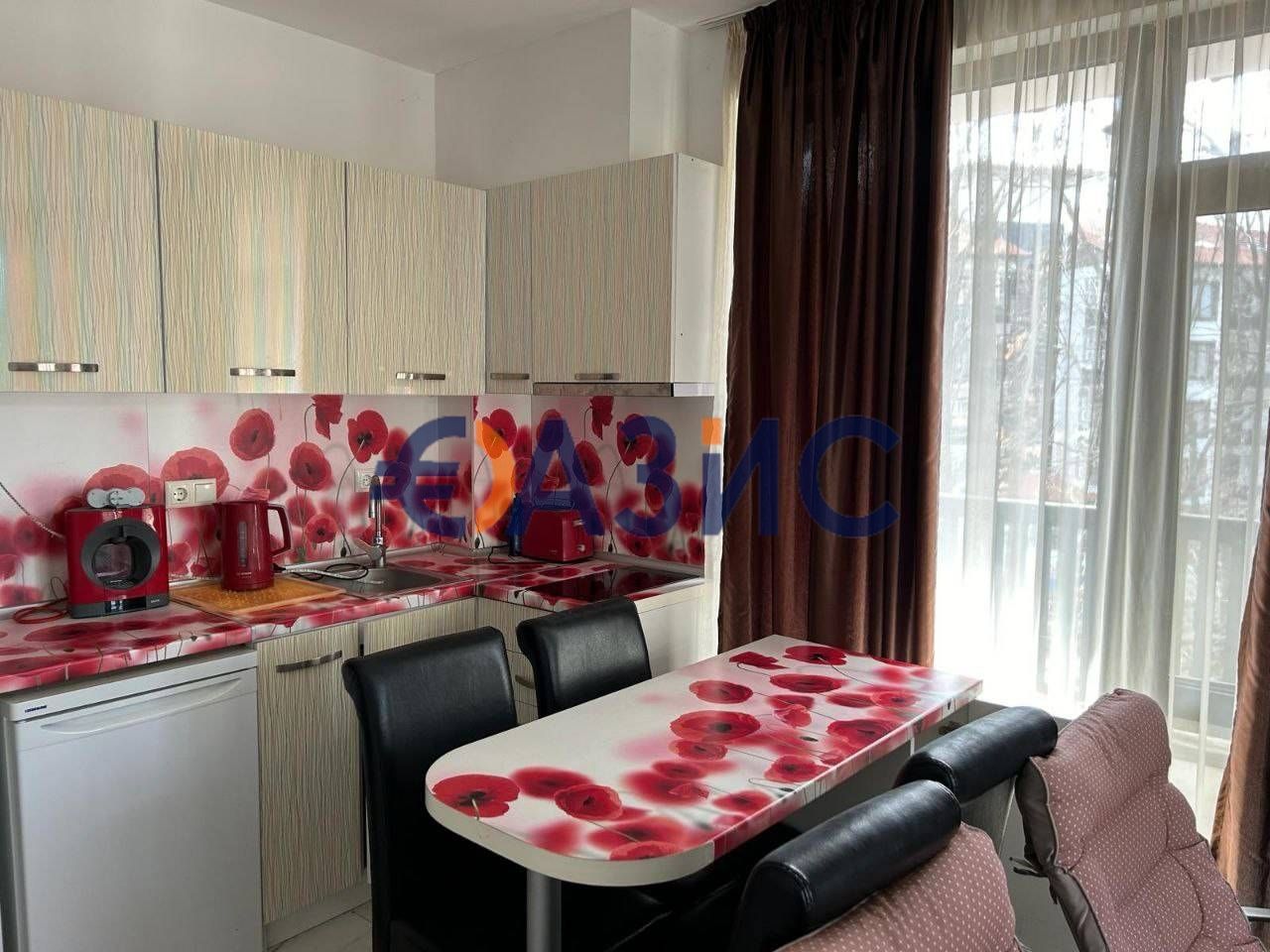 Apartment in Primorsko, Bulgaria, 77 sq.m - picture 1