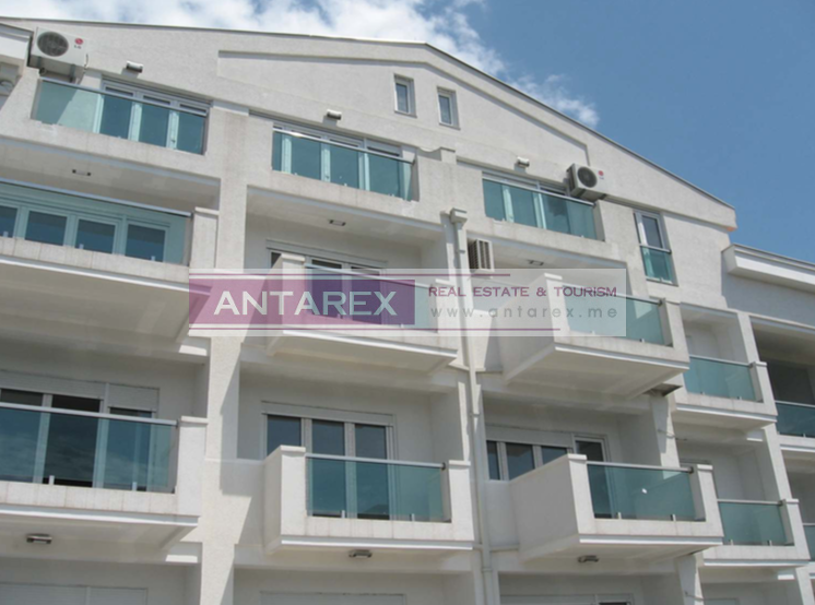 Apartment in Petrovac, Montenegro, 137 sq.m - picture 1