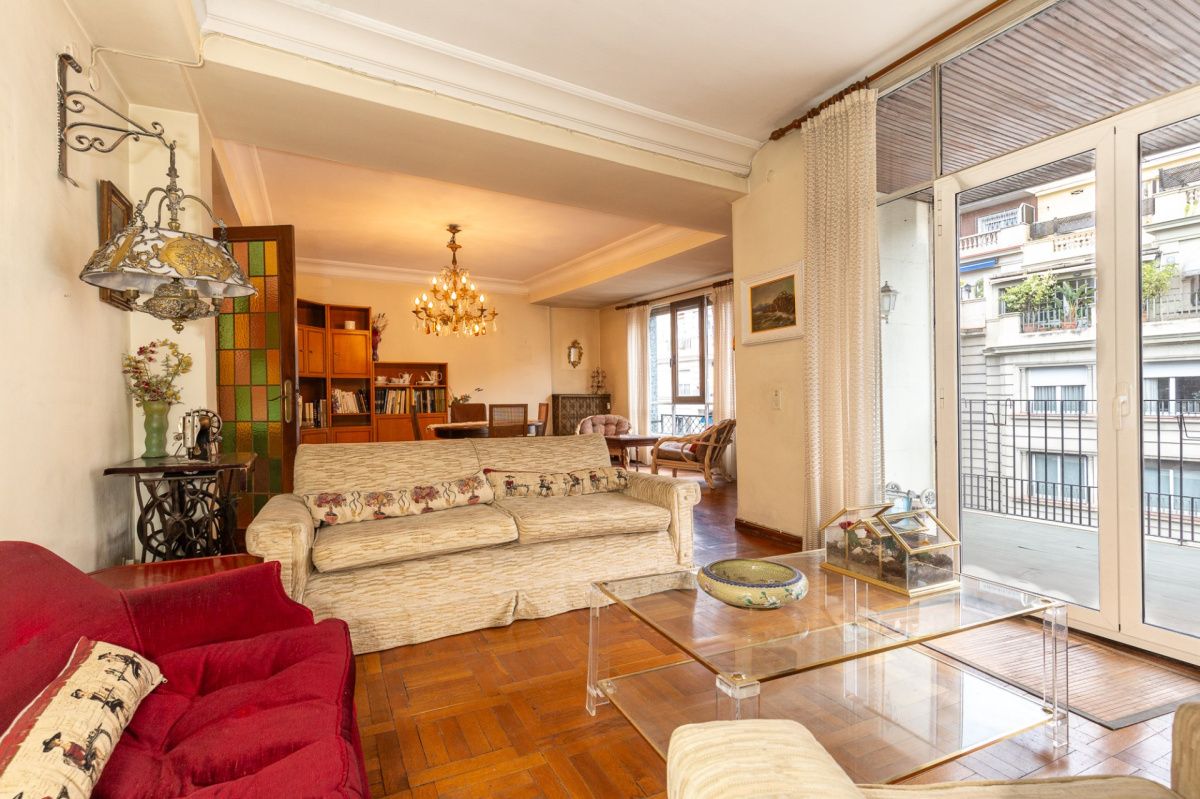 Flat in Barcelona, Spain, 153 sq.m - picture 1