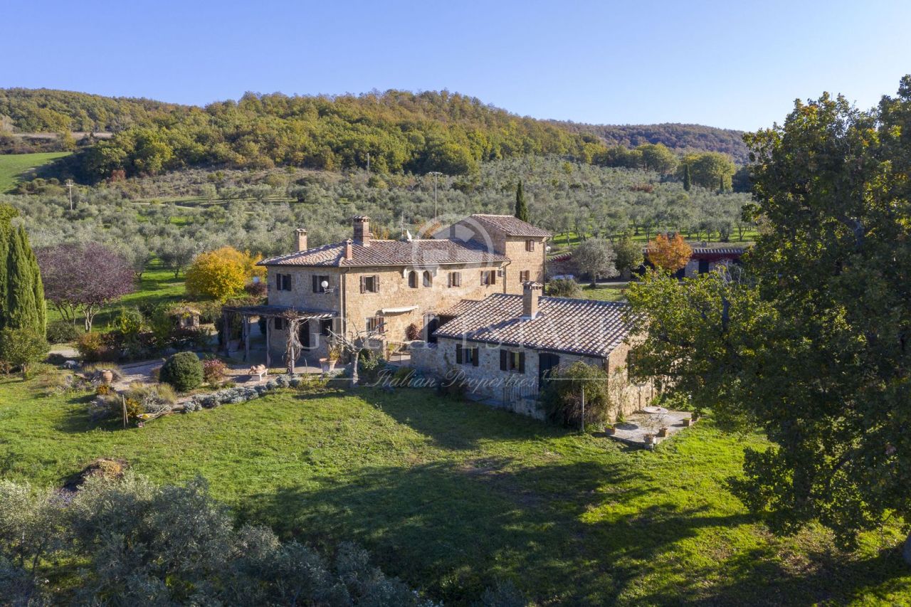 House in Pienza, Italy, 552.15 sq.m - picture 1
