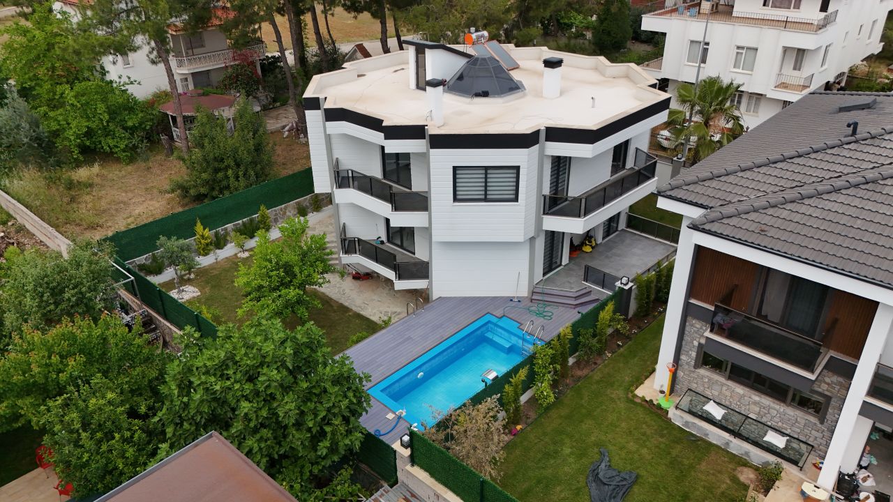 House in Antalya, Turkey, 390 sq.m - picture 1