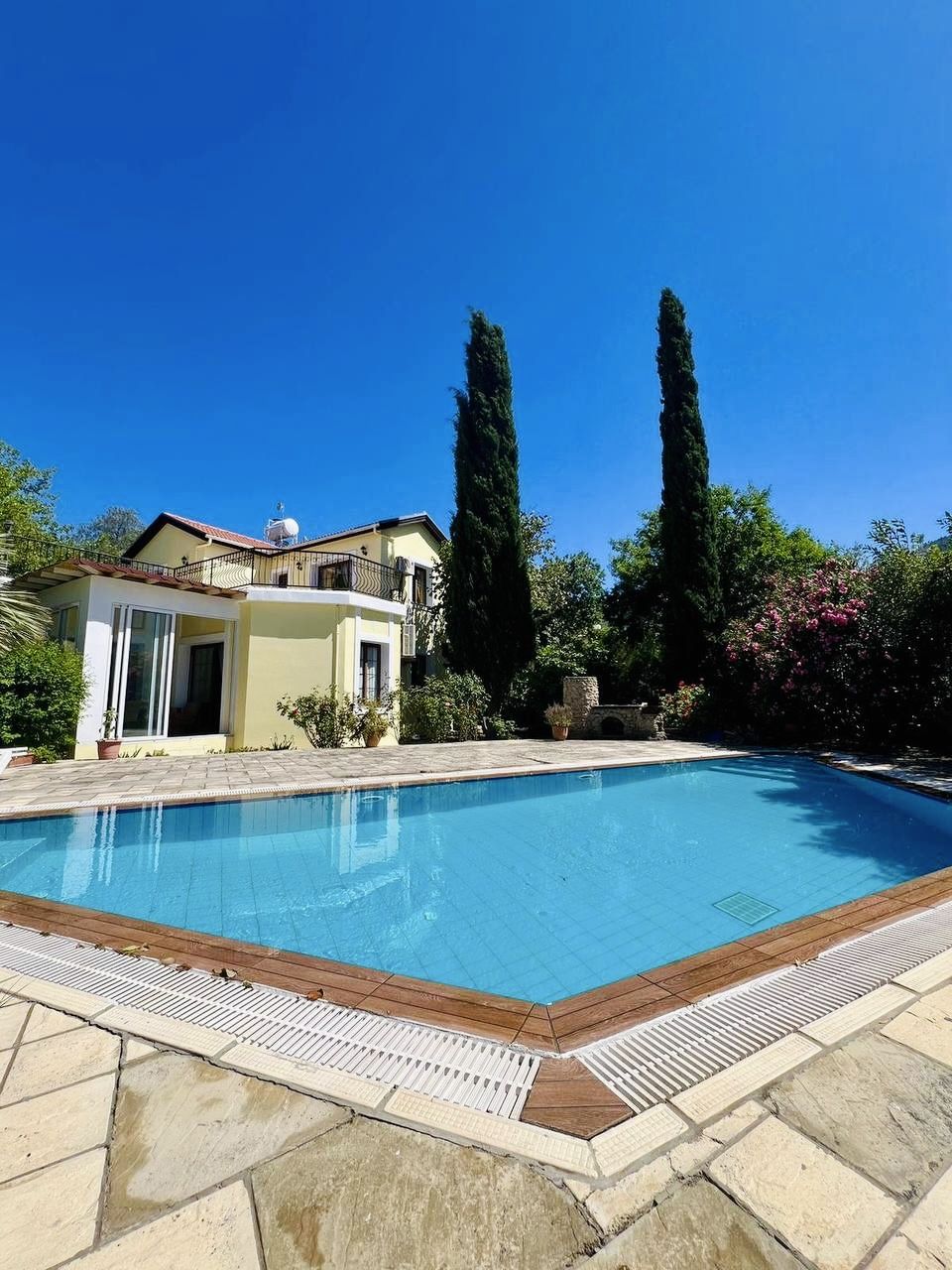 Villa in Alsancak, Zypern, 250 m2 - Foto 1
