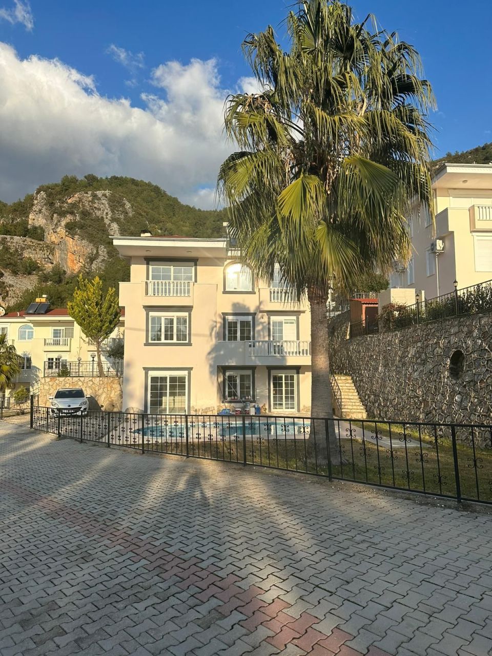 Villa in Alanya, Turkey, 340 sq.m - picture 1