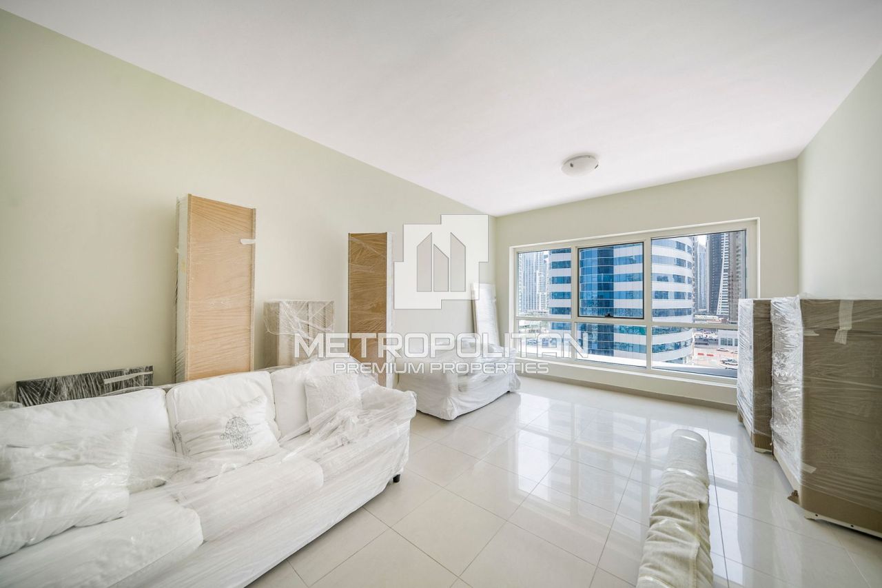 Apartment in Dubai, UAE, 90 sq.m - picture 1