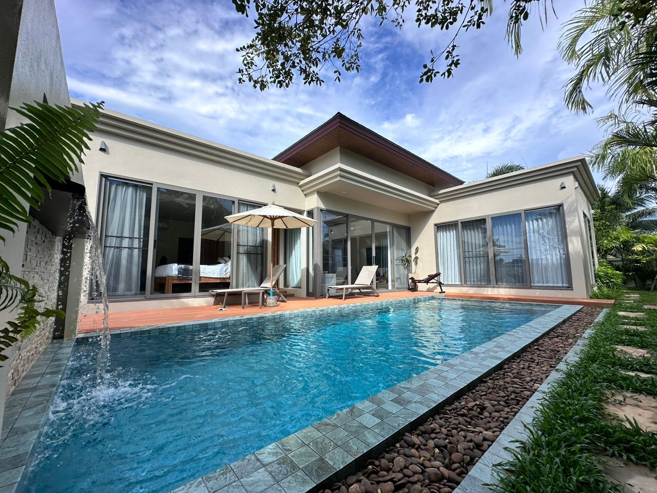 Villa in Phuket, Thailand, 350 sq.m - picture 1