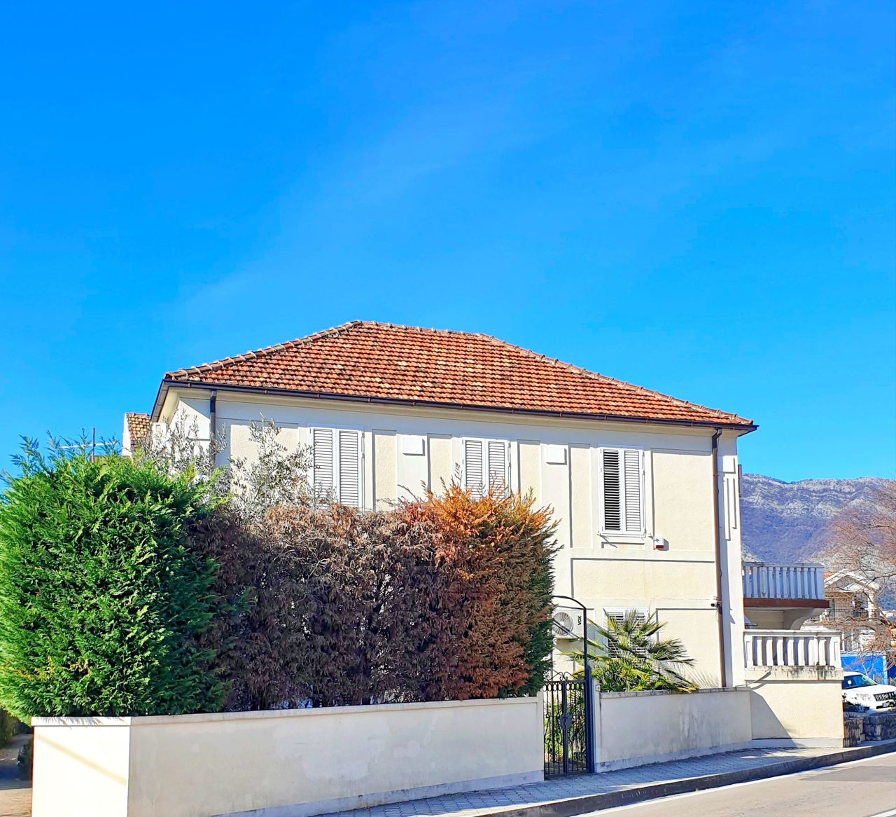 Haus in Tivat, Montenegro, 325 m2 - Foto 1