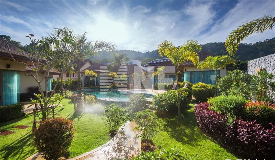 Villa in Phuket, Thailand, 1 400 sq.m - picture 1