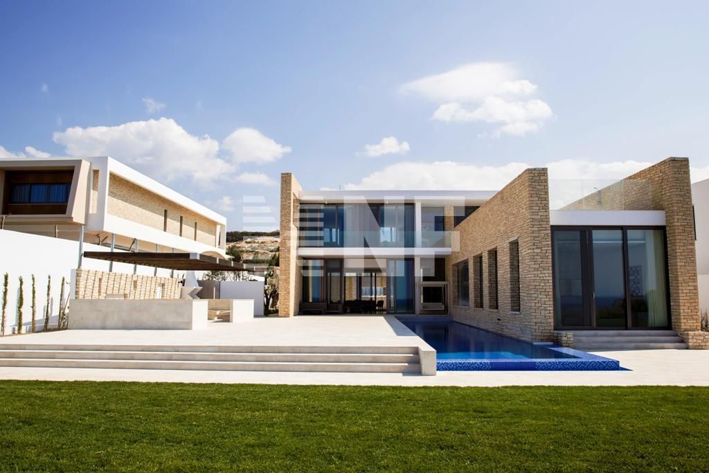 Villa in Paphos, Cyprus, 834 sq.m - picture 1