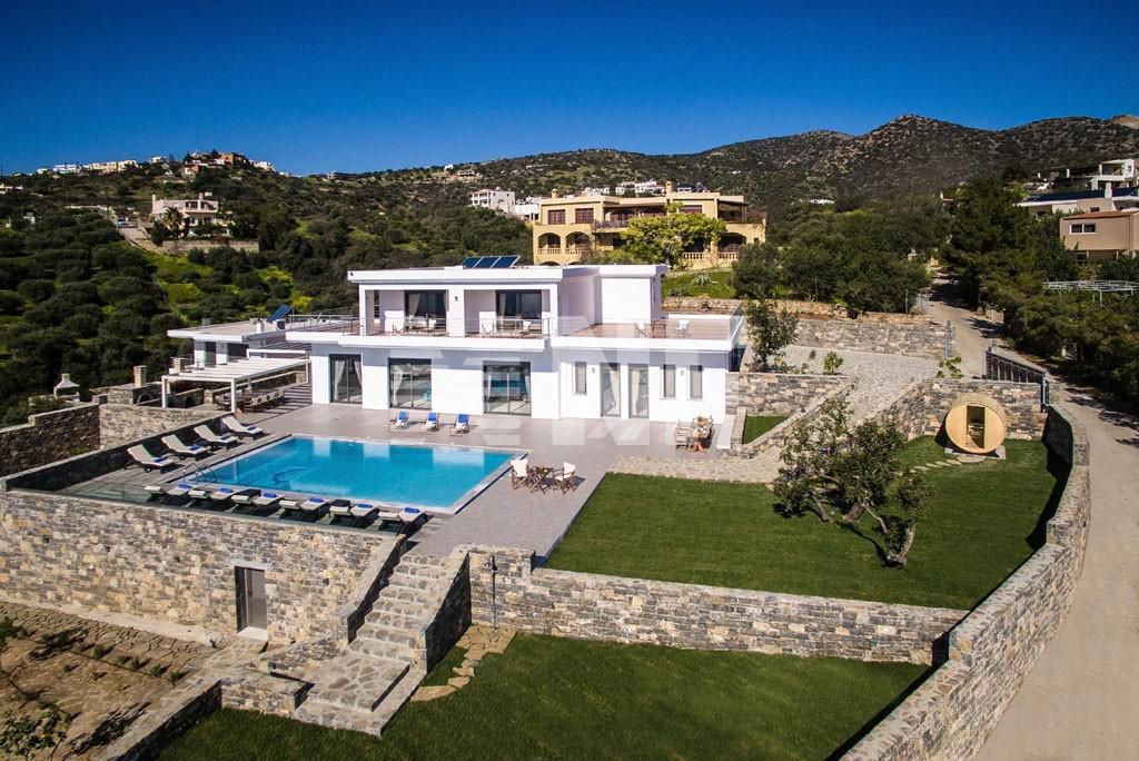 Villa in Agios Nikolaos, Greece, 1 500 sq.m - picture 1