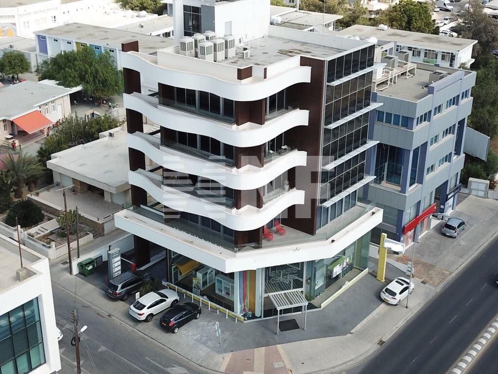 Office in Limassol, Cyprus, 1 010 sq.m - picture 1