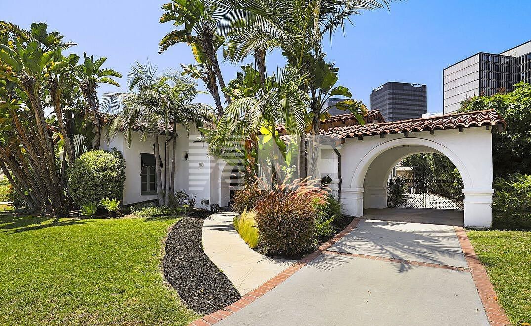 Villa à Los Angeles, États-Unis, 244 m2 - image 1