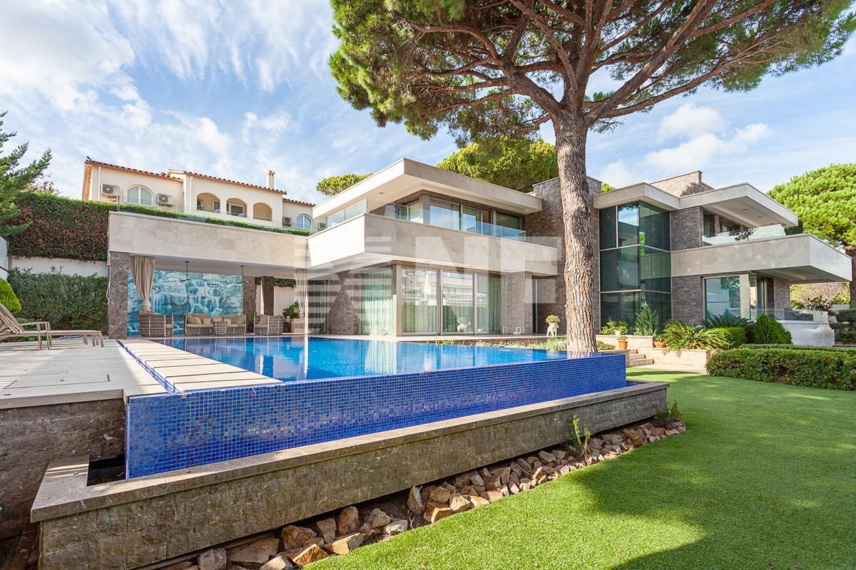Villa in Platja D'Aro, Spain, 875 sq.m - picture 1