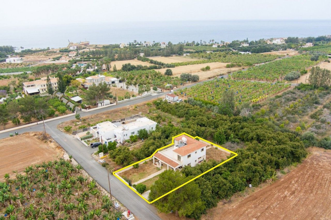 Villa in Paphos, Cyprus, 2 714 m² - picture 1