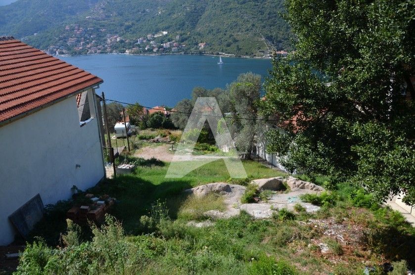 Land in Tivat, Montenegro, 395 sq.m - picture 1