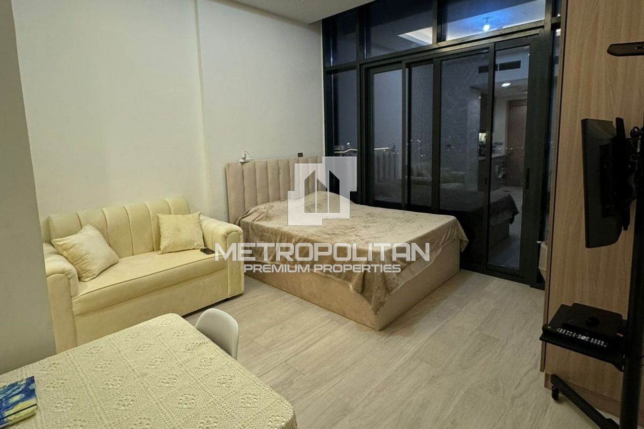 Apartment in Dubai, UAE, 28 sq.m - picture 1
