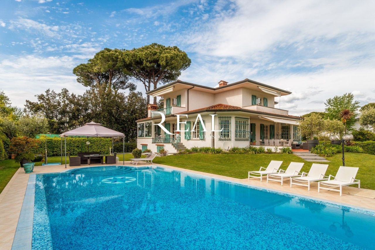 Villa in Forte dei Marmi, Italy, 380 sq.m - picture 1