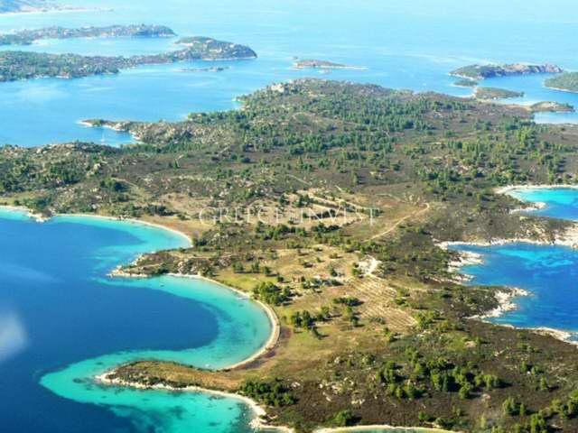 Island in Chalkidiki, Greece, 27 500 sq.m - picture 1