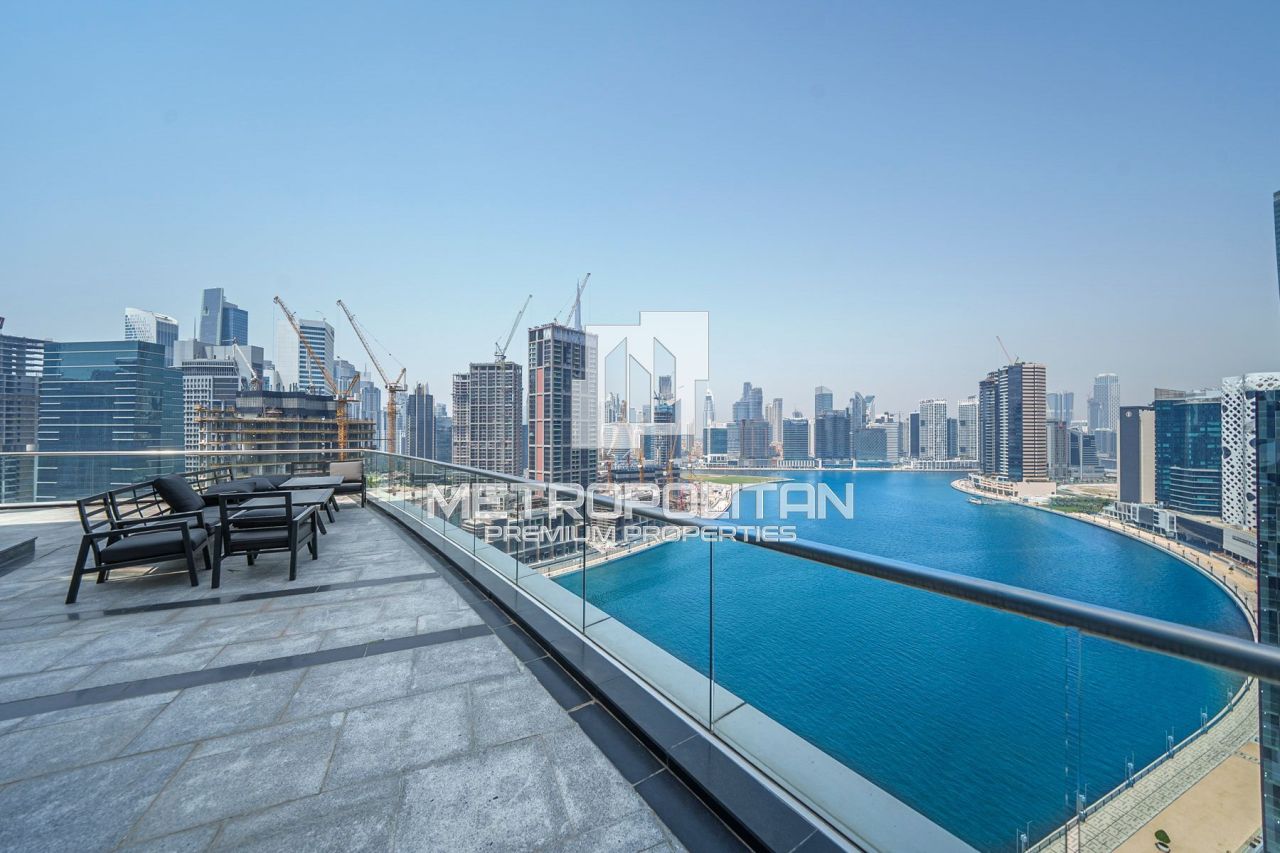 Penthouse in Dubai, UAE, 682 sq.m - picture 1